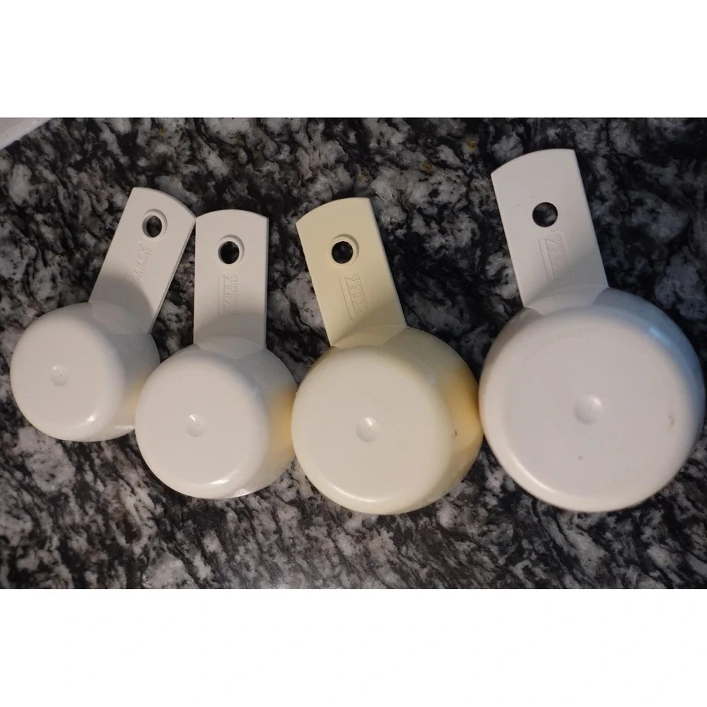 Vintage Pyrex Accessory‎ measuring cups set of 4 off white color baking utensils